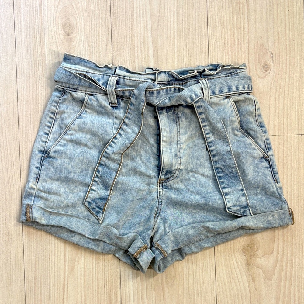 High Rise Shortie Jean Shorts Express Size 8 Light Wash